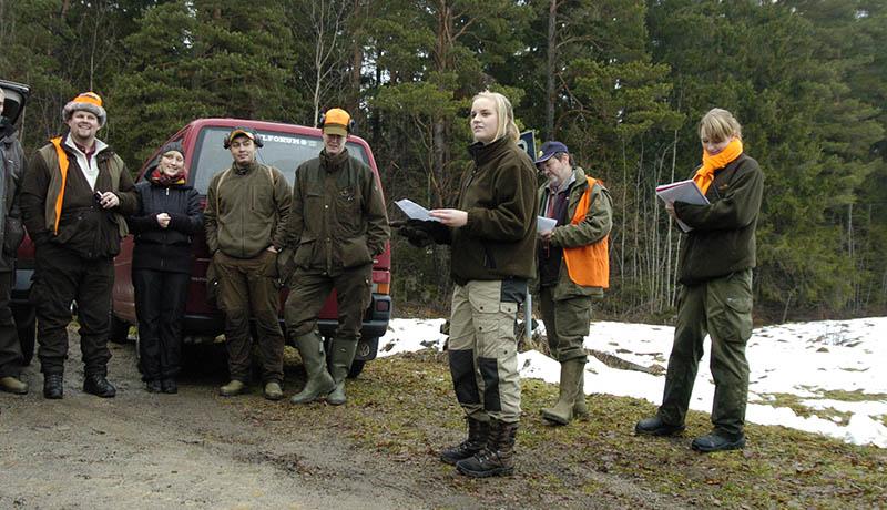 Elever från Öknaskolan i Sörmland håller i planering och utförande. Läraren övervakar allting. Foto Magnus Rydholm